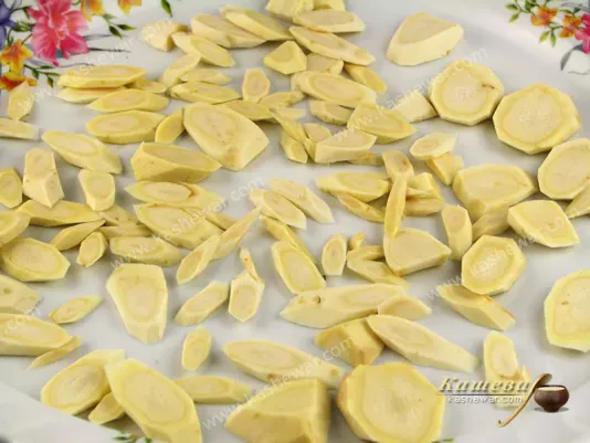 Пастернак разложенный для сушки
