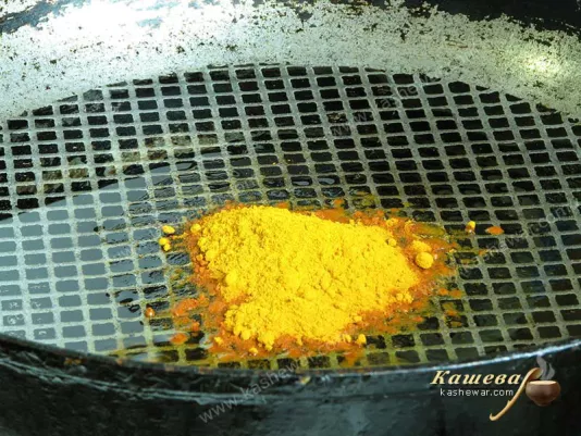 Heating oil and turmeric