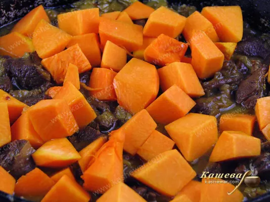 Put pumpkin in tagine