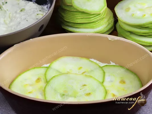 Layers of zucchini and curd mass