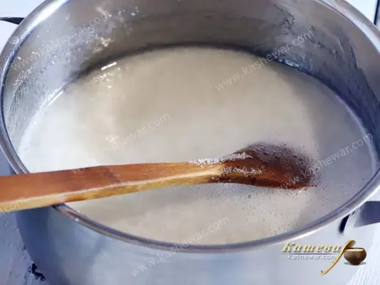 Agar-agar with sugar and water