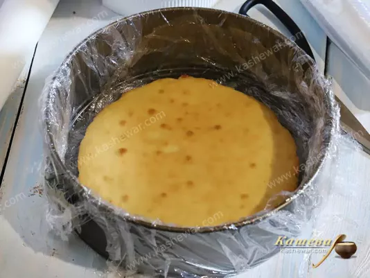 Bottom cake in shape