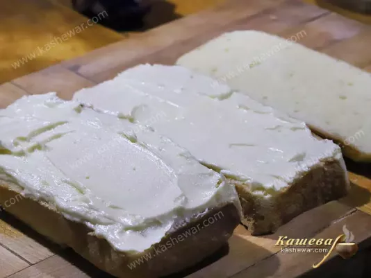 Dough cakes with cream