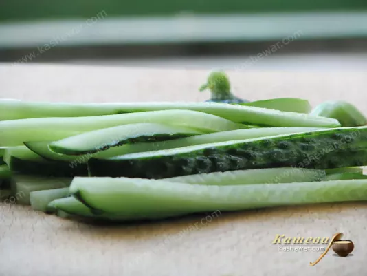Slicing cucumbers for stuffing tubules