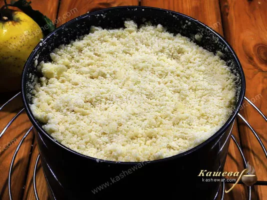 Форма для выпечки с будущим пирогом