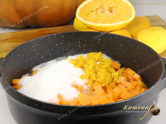 Pumpkin with sugar and oranges