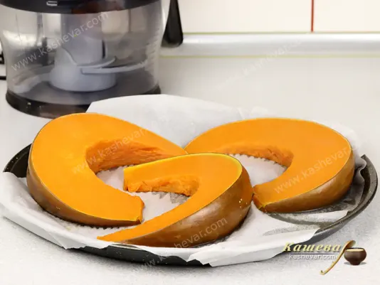 Pumpkin, cut into slices