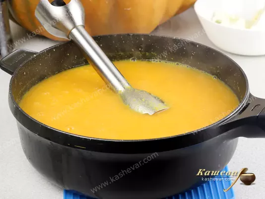 Puree of vegetables and broth