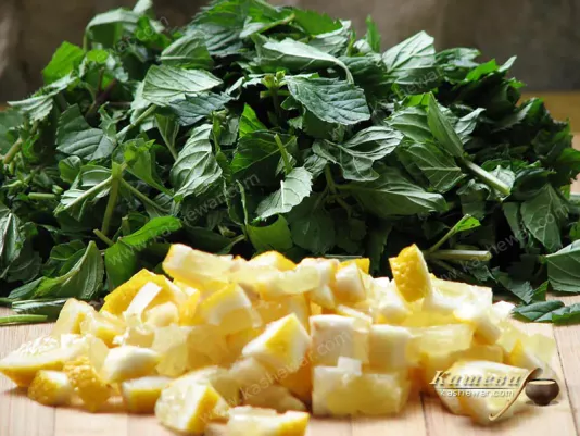 Preparing lemon and mint for jam