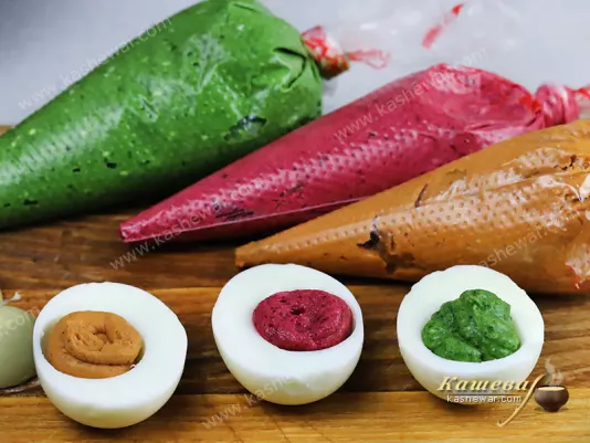 Eggs stuffed with cheese and vegetables