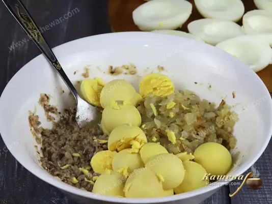 Stuffing for eggs