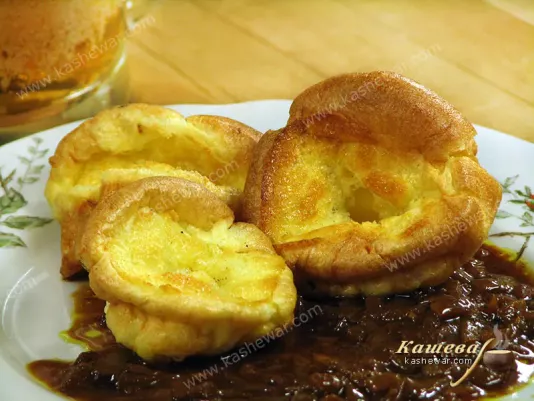 Yorkshire pudding with onion sauce