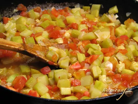 Stewed zucchini and tomatoes