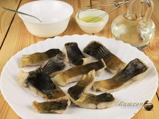 Sliced boiled carp