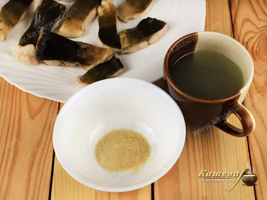 Gelatin and a small amount of fish broth