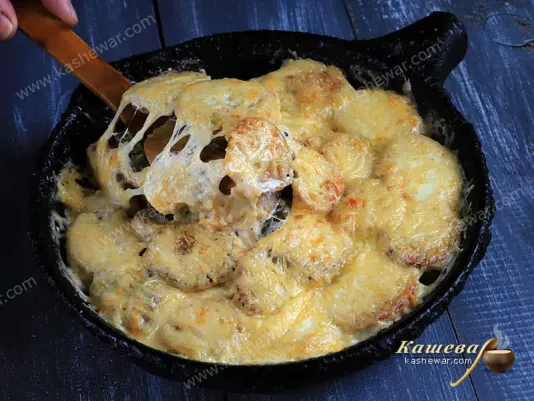 Картофель, запеченный с кабачками