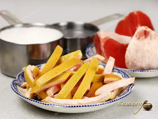 Chopped grapefruit peels