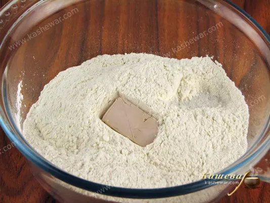 Mix flour with yeast and salt