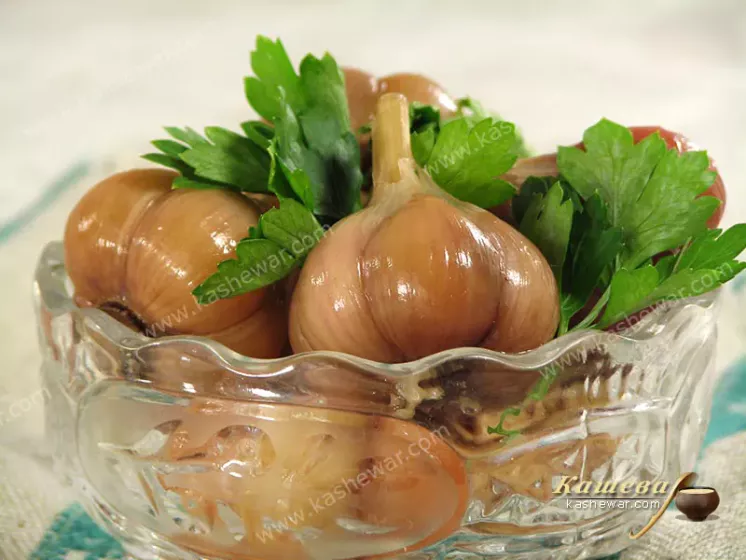 Whole pickled garlic – recipe with photo, Georgian cuisine