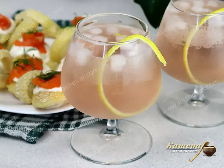 Коктейль з аквавіту та брусничного варення (Aquavit Spritzer) – рецепт з фото, шведська кухня