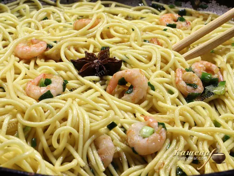 Яєчна локшина з креветками – рецепт з фото, китайська кухня