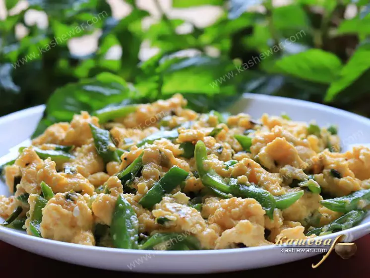 Fried eggs with green peas and beans – recipe with photo, Spanish cuisine