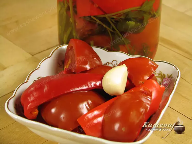 Sweet peppers and tomatoes in sweet and sour marinade – recipe with photo, Moldavian cuisine