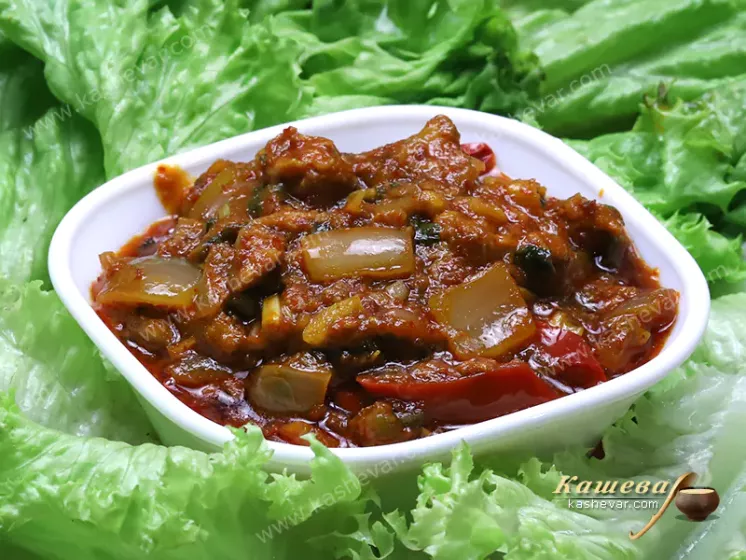Гострий рагу з тунця в листі салату – рецепт з фото, корейська кухня.