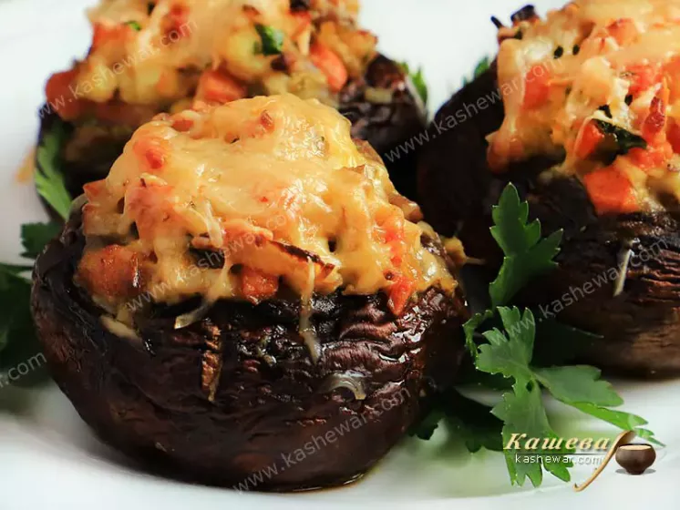 Шампиньоны, фаршированные овощами и яйцами – рецепт с фото, закуски