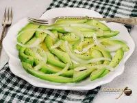 Простой луковый салат с авокадо – рецепт с фото, мексиканская кухня